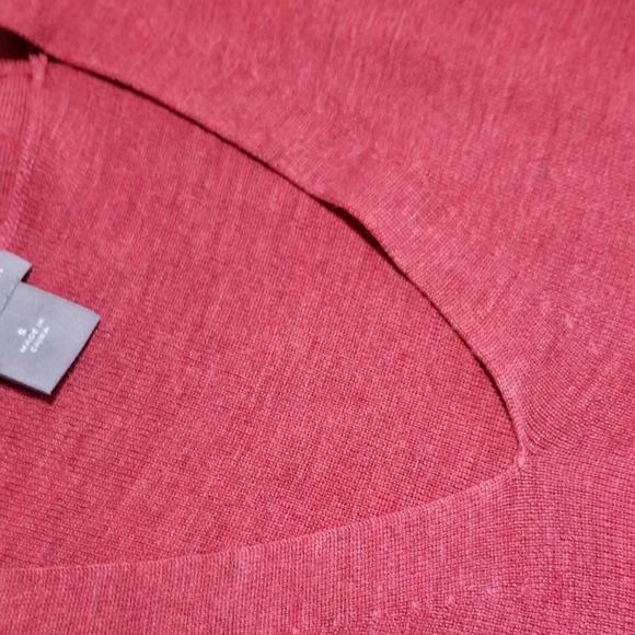 Red, V Neck, fine gage Ann Taylor Sweater - Picture 5 of 5